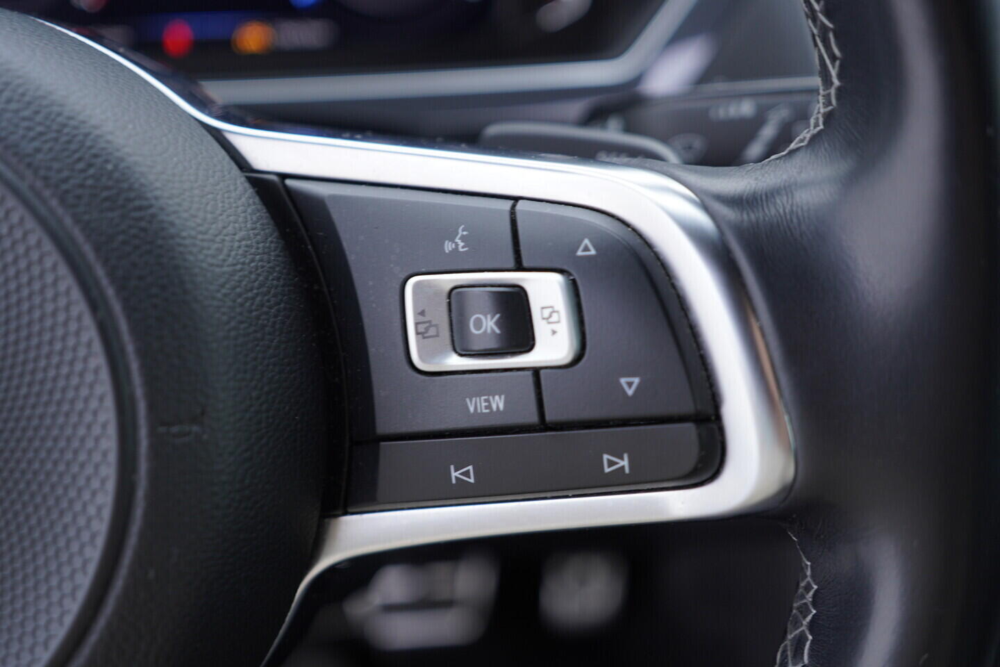 OV190V10705_26.webp_TIGUAN R-line  2.0 TDI 110 kW automat