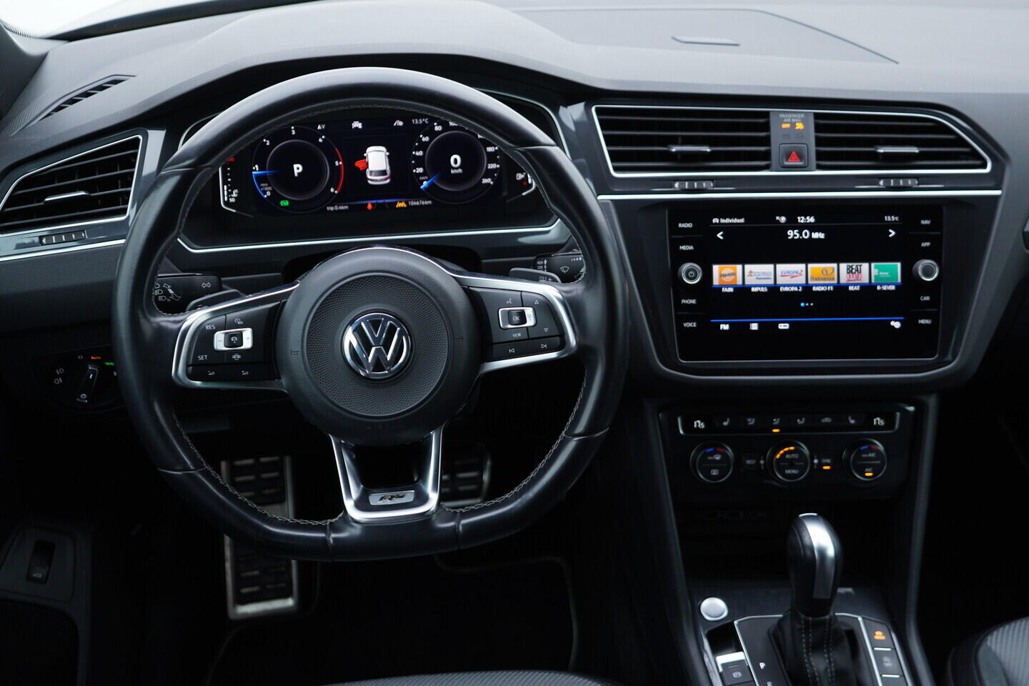 OV190V10705_27.webp_TIGUAN R-line  2.0 TDI 110 kW automat