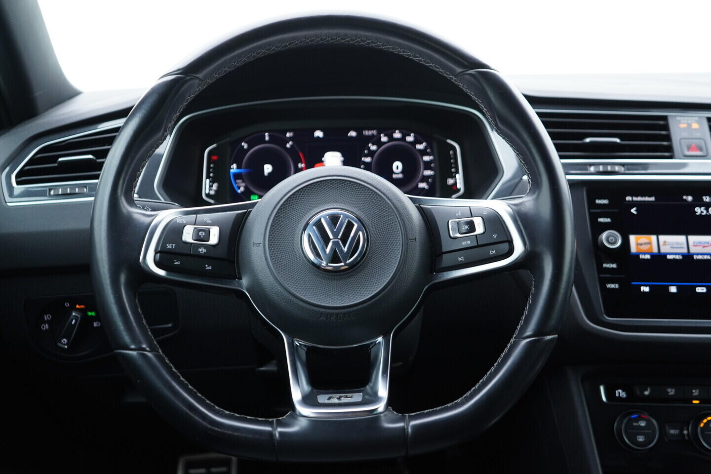 OV190V10705_28.webp_TIGUAN R-line  2.0 TDI 110 kW automat