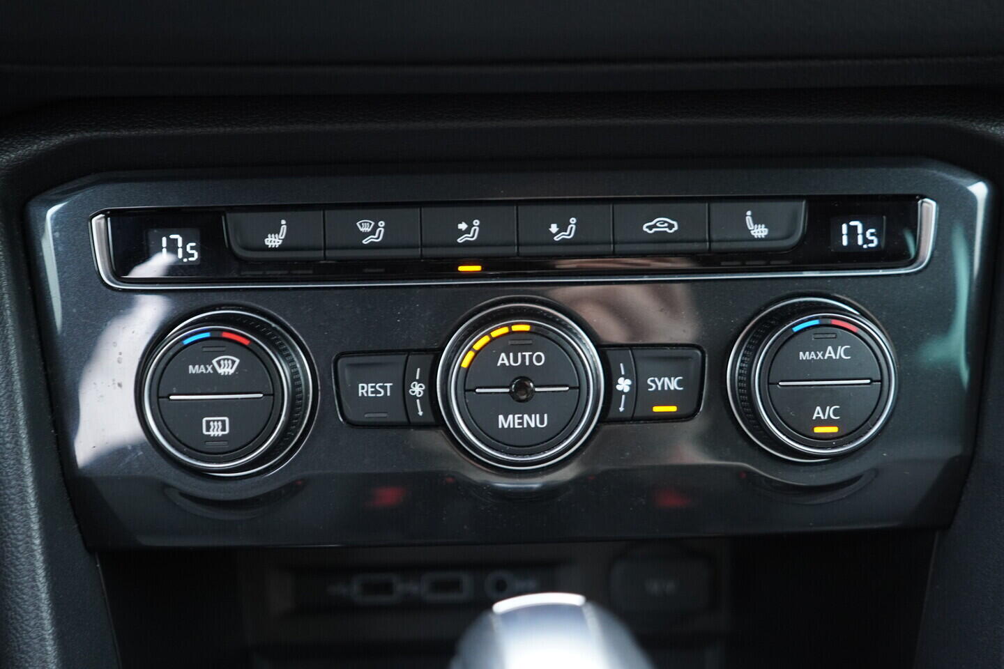 OV190V10705_34.webp_TIGUAN R-line  2.0 TDI 110 kW automat