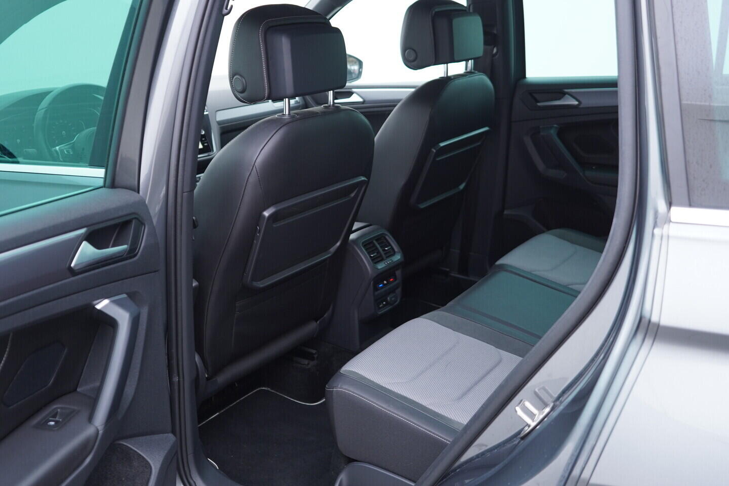 OV190V10705_37.webp_TIGUAN R-line  2.0 TDI 110 kW automat