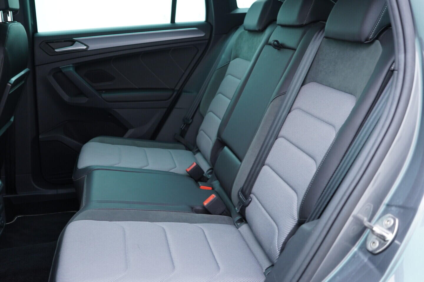 OV190V10705_38.webp_TIGUAN R-line  2.0 TDI 110 kW automat