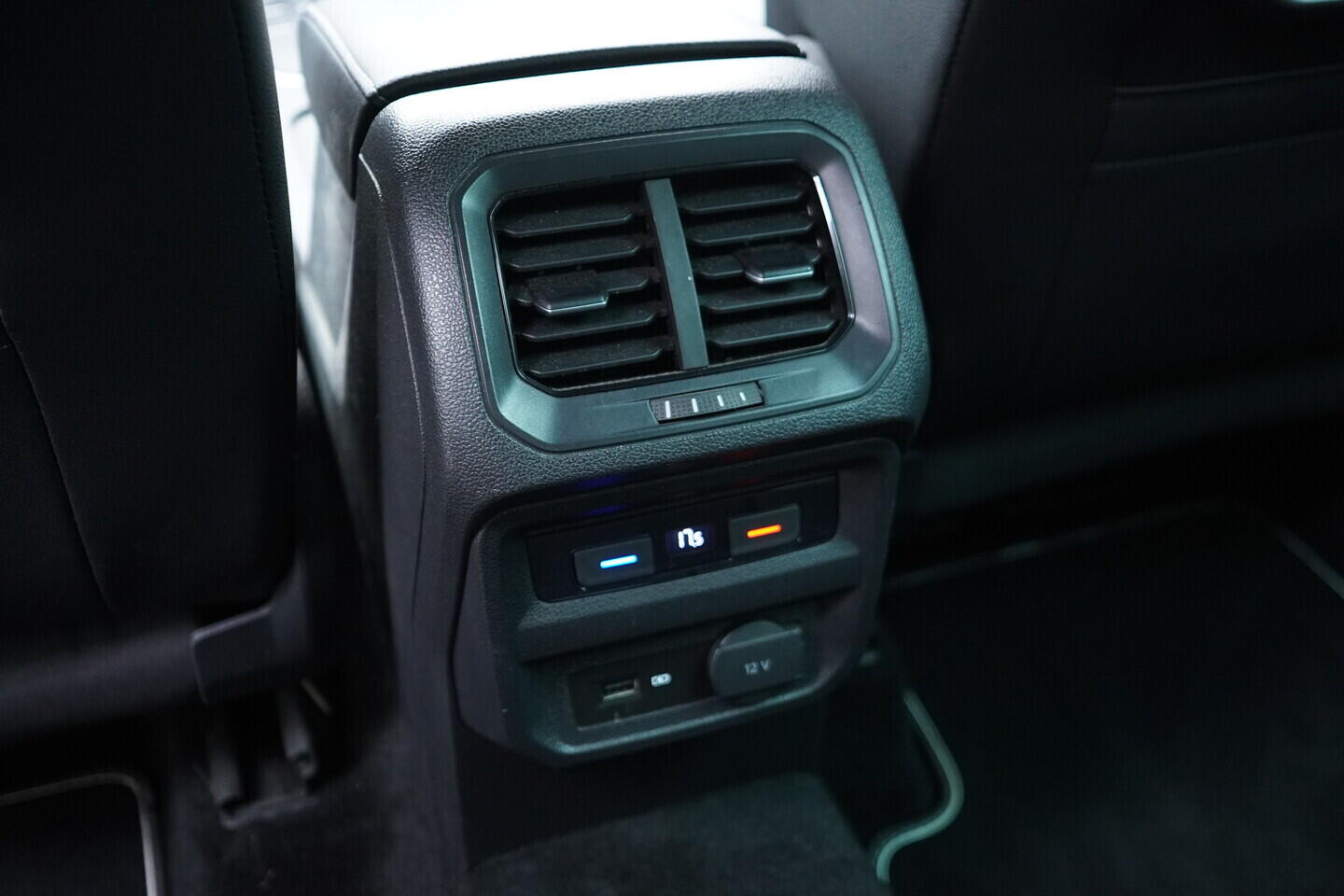 OV190V10705_39.webp_TIGUAN R-line  2.0 TDI 110 kW automat