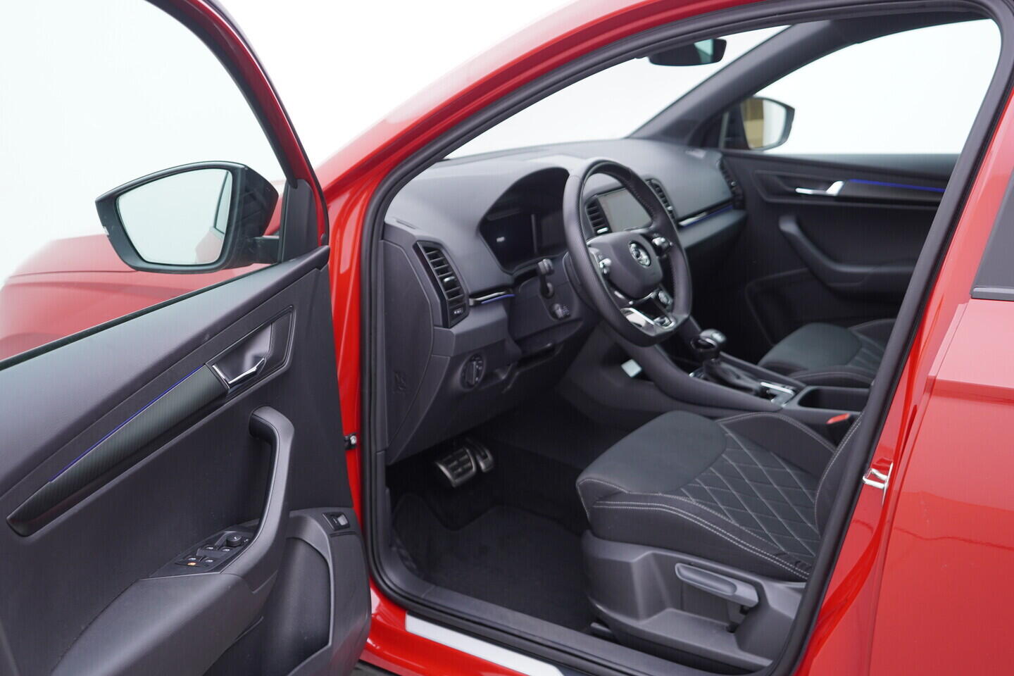 OV190V10706_18.webp_KAROQ SportLine 2.0 TSI 140 kW automat