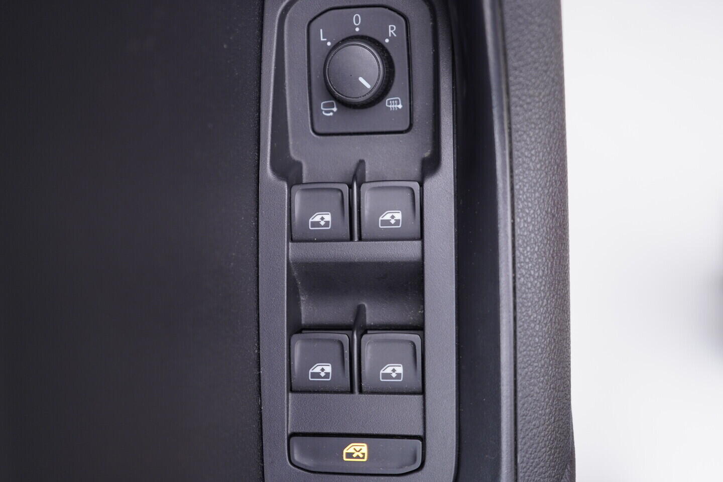 OV190V10706_20.webp_KAROQ SportLine 2.0 TSI 140 kW automat