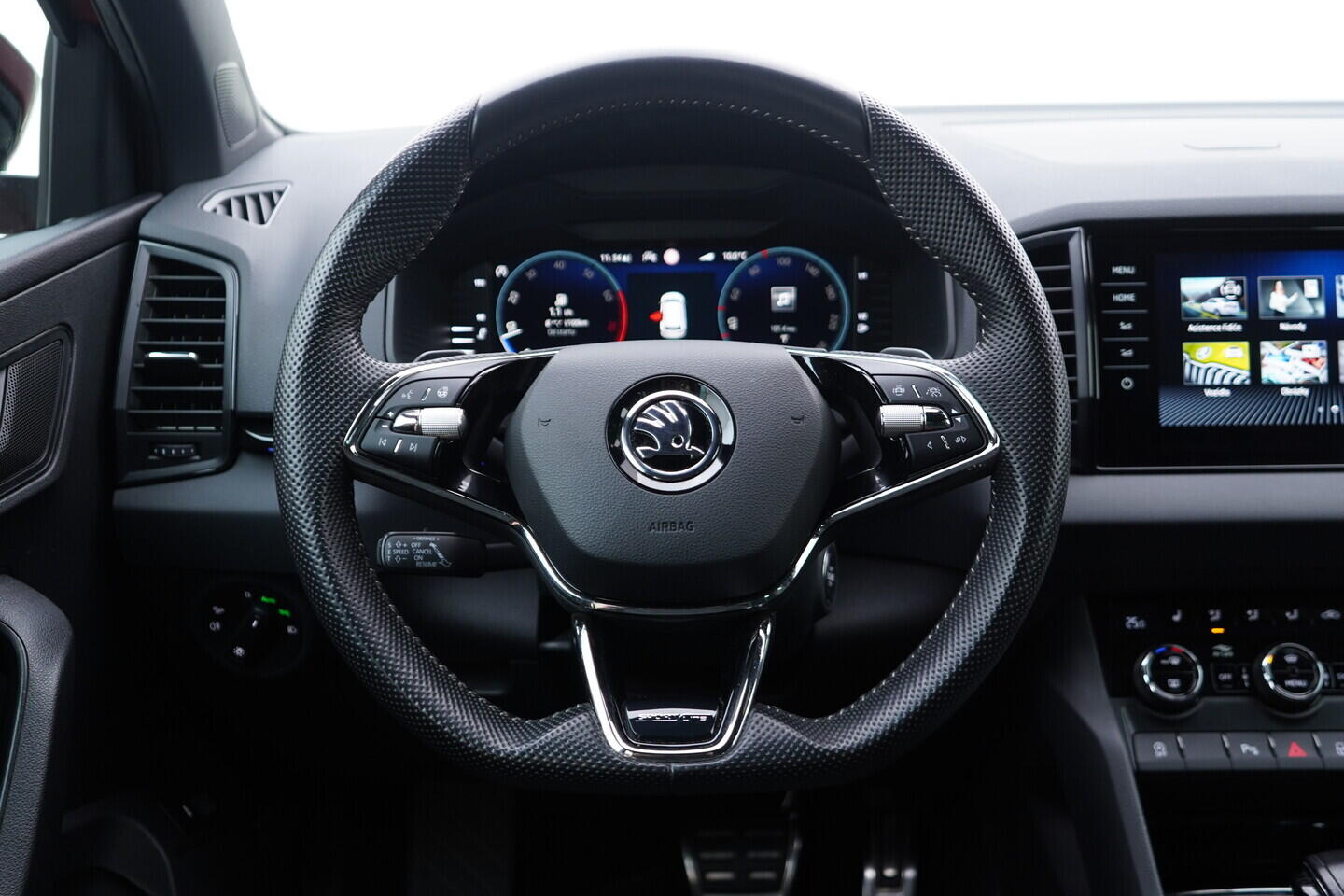 OV190V10706_28.webp_KAROQ SportLine 2.0 TSI 140 kW automat