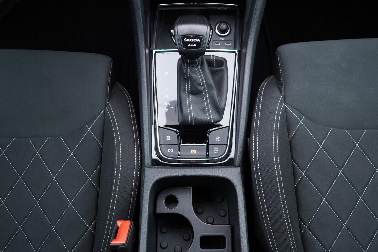 OV190V10706_35.webp_KAROQ SportLine 2.0 TSI 140 kW automat