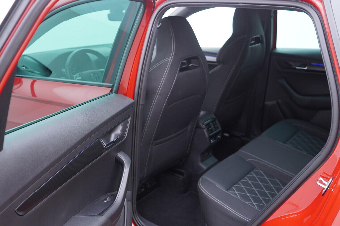 OV190V10706_37.webp_KAROQ SportLine 2.0 TSI 140 kW automat