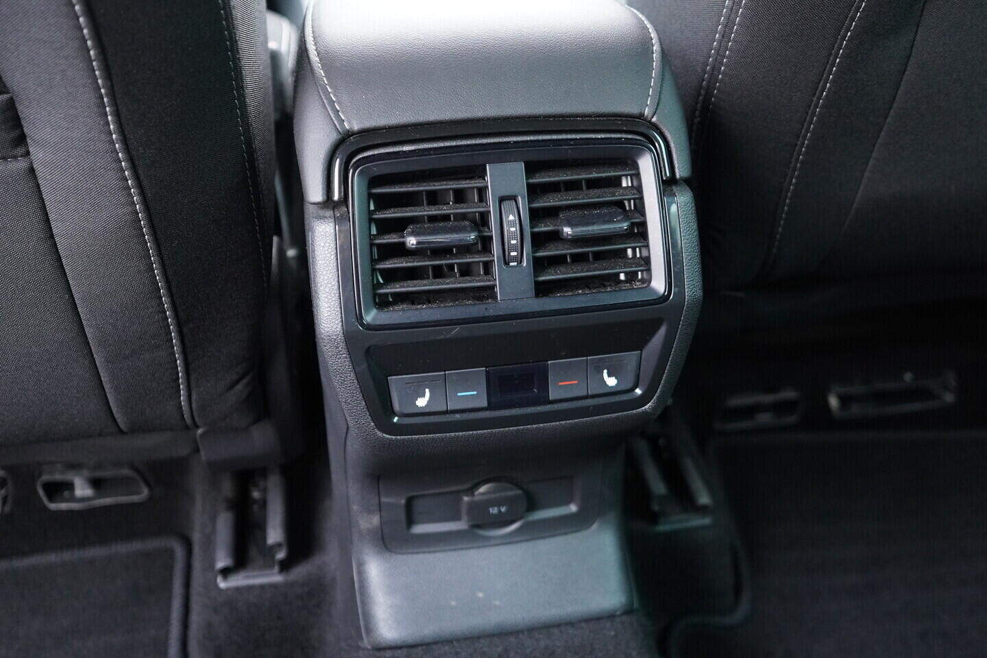 OV190V10706_38.webp_KAROQ SportLine 2.0 TSI 140 kW automat