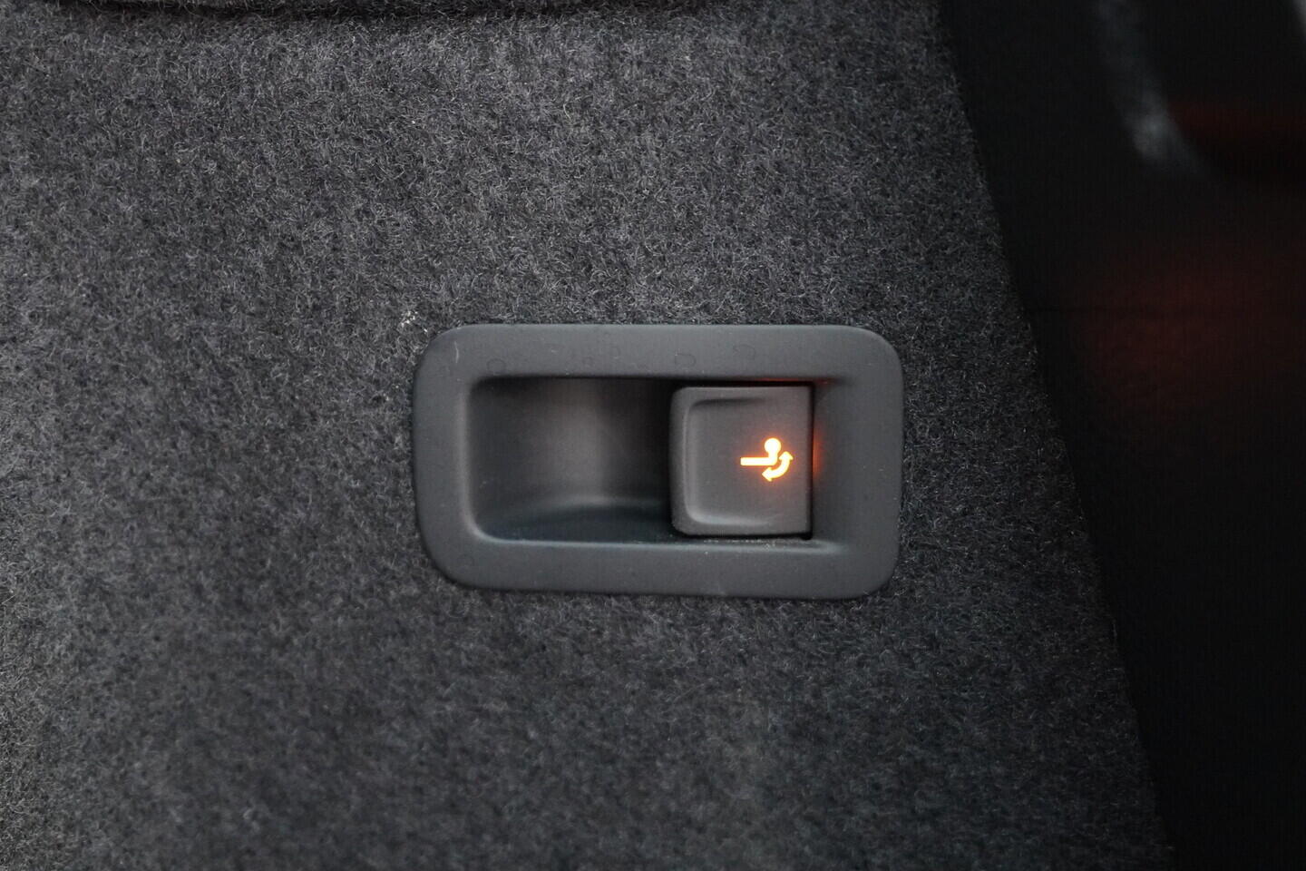 OV190V10706_42.webp_KAROQ SportLine 2.0 TSI 140 kW automat