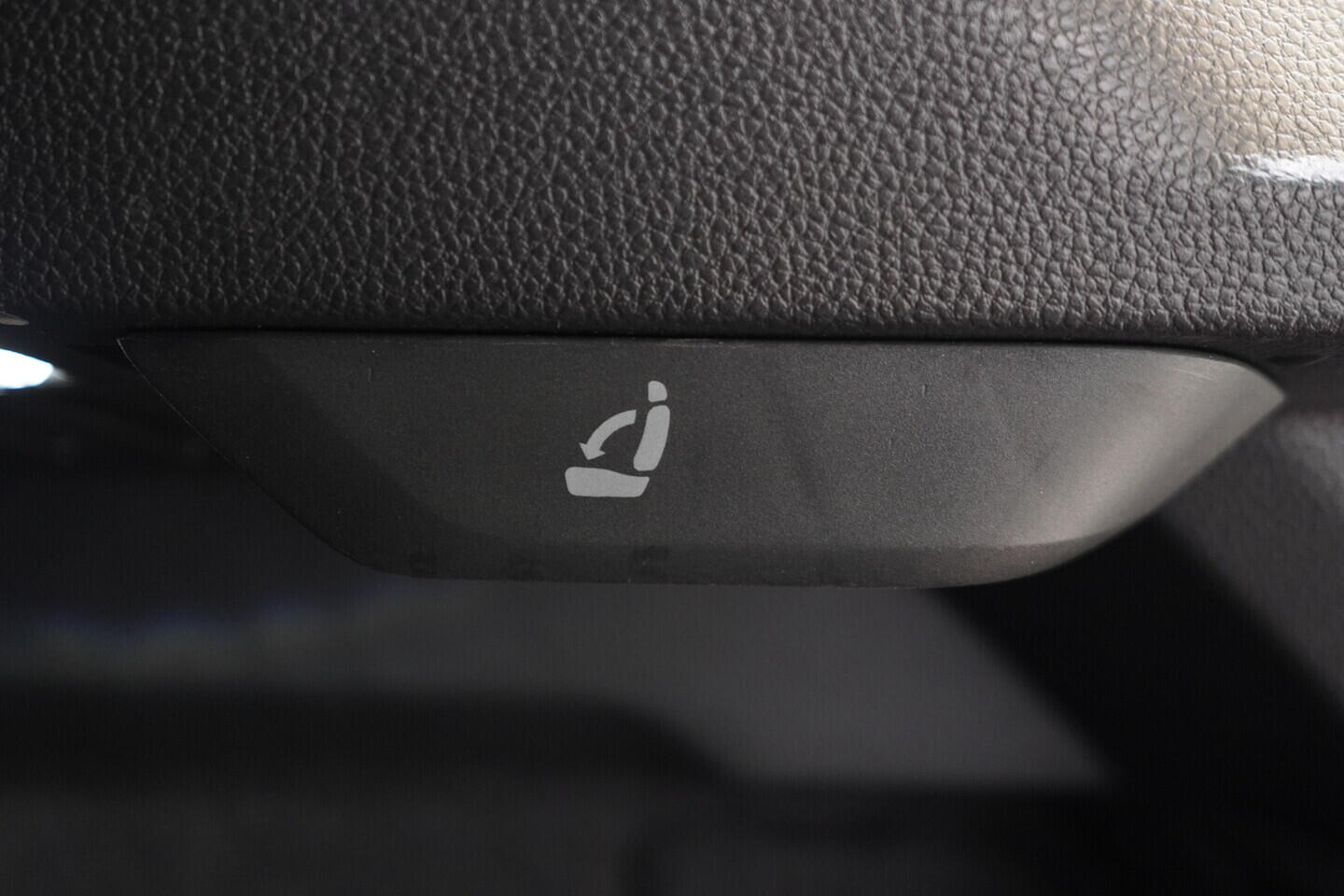 OV190V10706_43.webp_KAROQ SportLine 2.0 TSI 140 kW automat