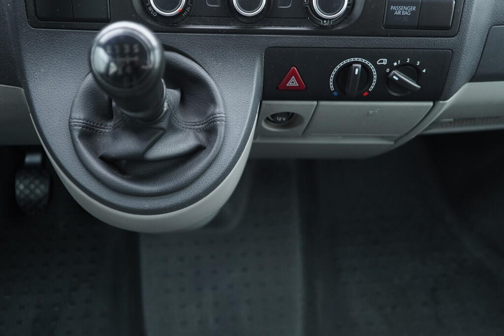 OV190V10707_28.webp_TRANSPORTER KOMBI  2.0 TDI 75 kW manuál, DPH