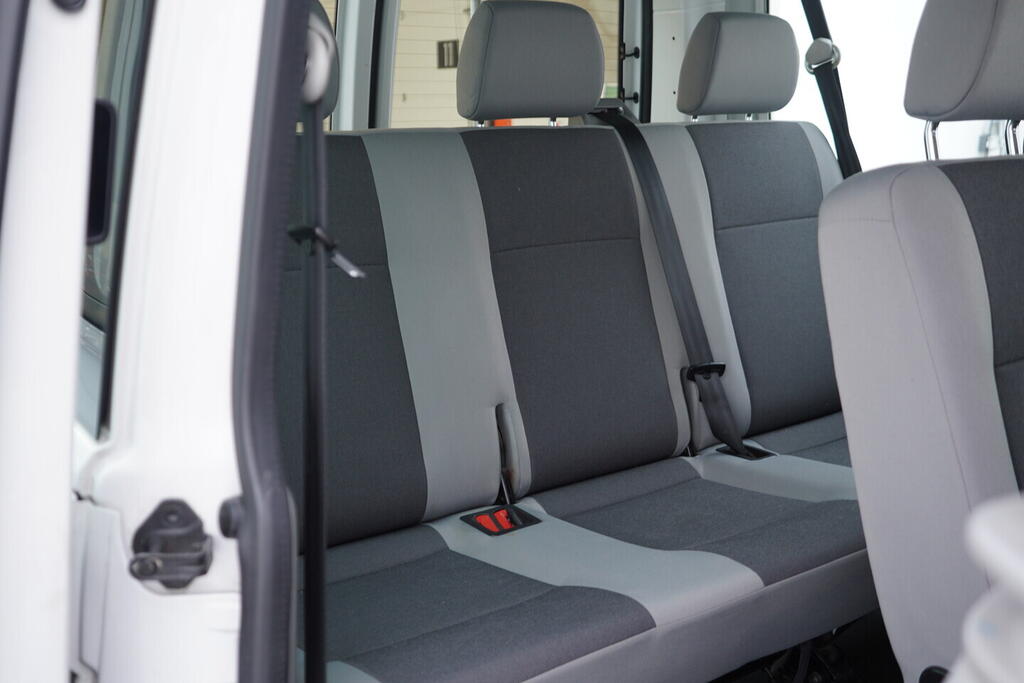 OV190V10707_31.webp_TRANSPORTER KOMBI  2.0 TDI 75 kW manuál, DPH