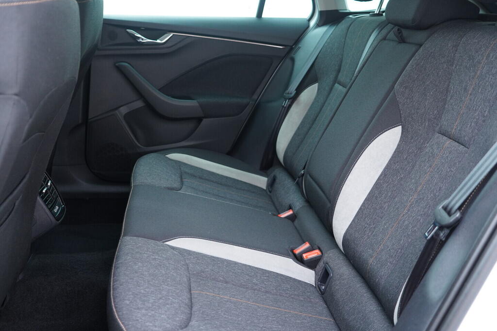 OV190V10708_36.webp_SCALA Top Selection 1.5 TSI 110 kW automat, DPH