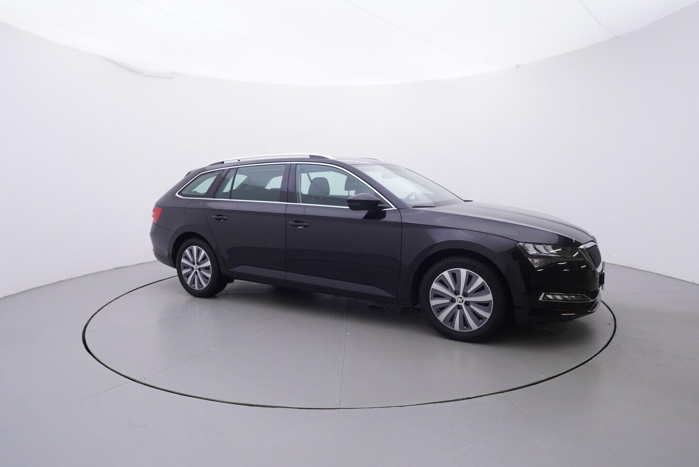 OV190V10709_16.webp_SUPERB Style 2.0 TDI 110 kW manuál, DPH