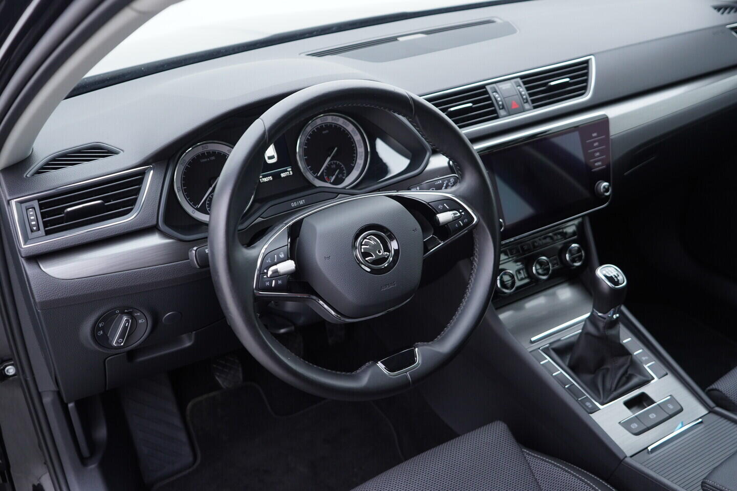 OV190V10709_22.webp_SUPERB Style 2.0 TDI 110 kW manuál, DPH