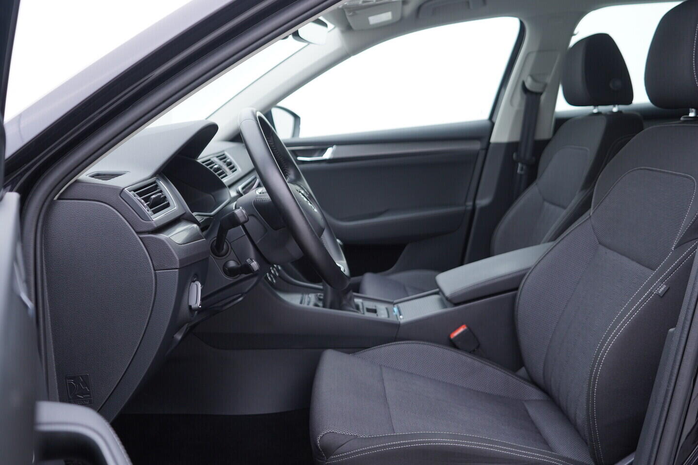 OV190V10709_23.webp_SUPERB Style 2.0 TDI 110 kW manuál, DPH