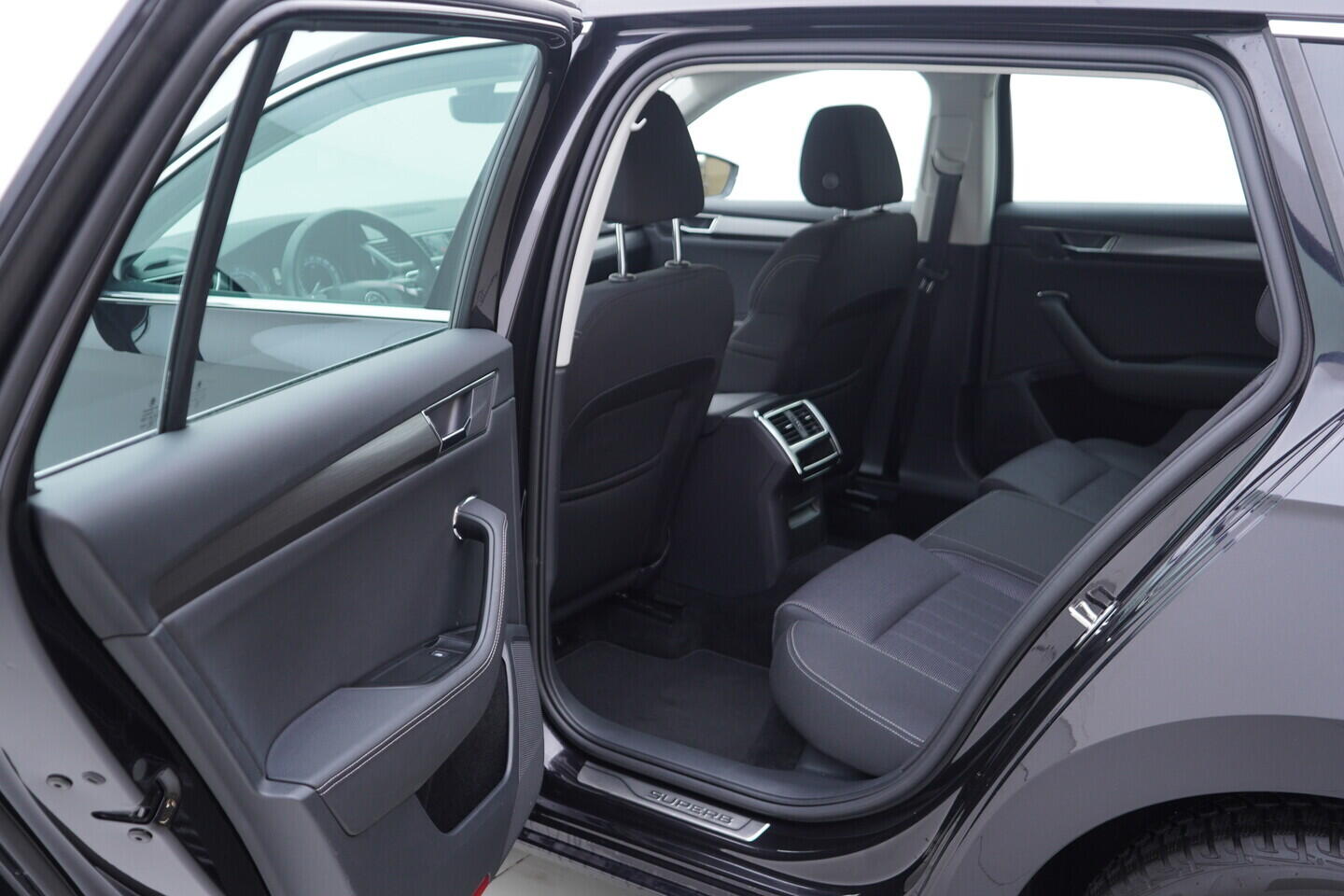 OV190V10709_36.webp_SUPERB Style 2.0 TDI 110 kW manuál, DPH