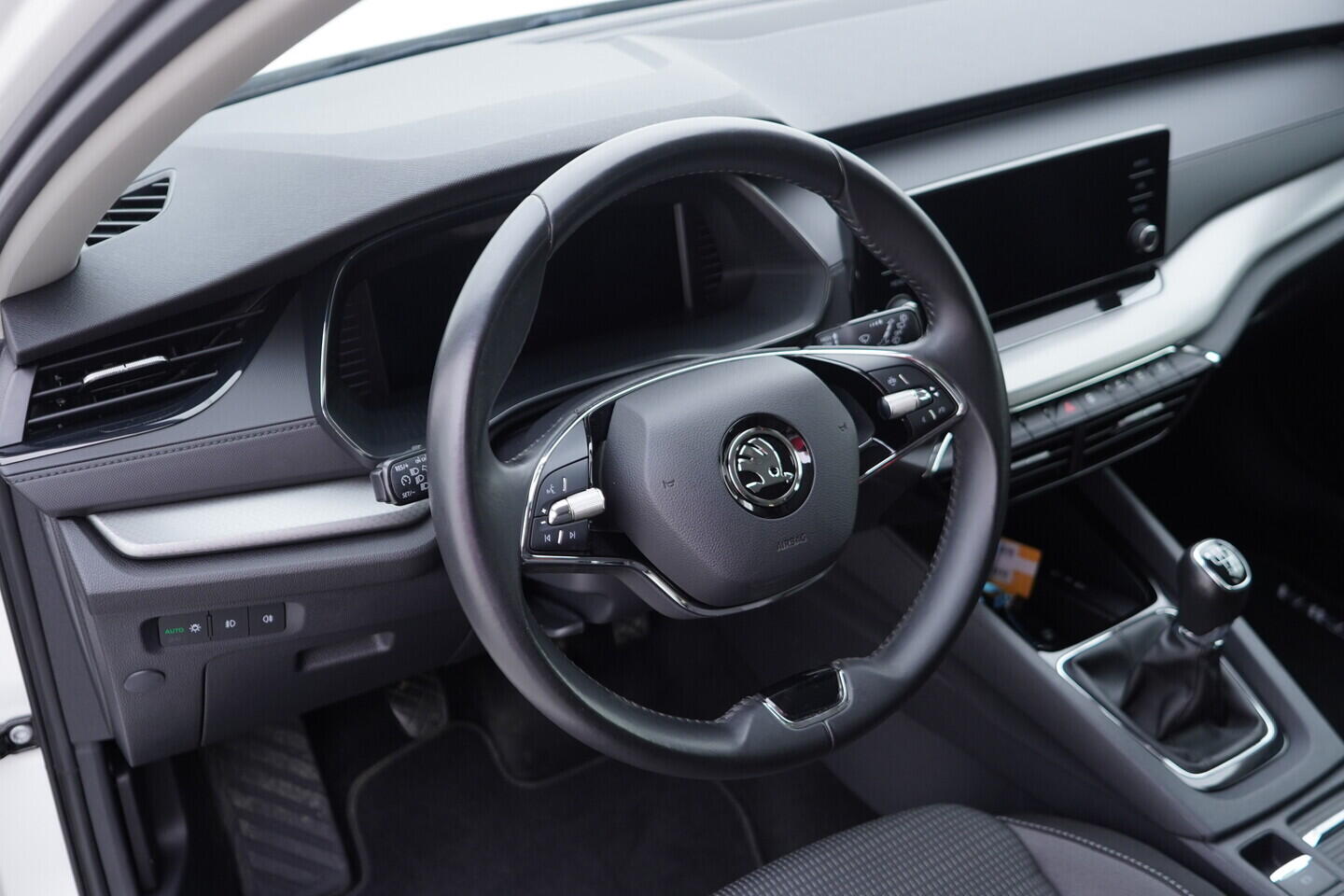 OV190V10714_21.webp_OCTAVIA Ambition 2.0 TDI 85 kW manuál, DPH