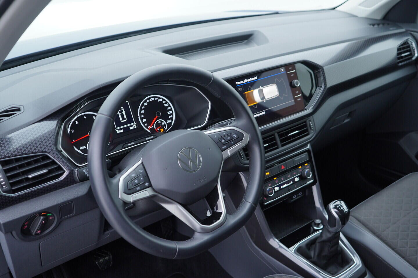 OV190V10715_21.webp_T-CROSS Style 1.0 TSI 81 kW manuál