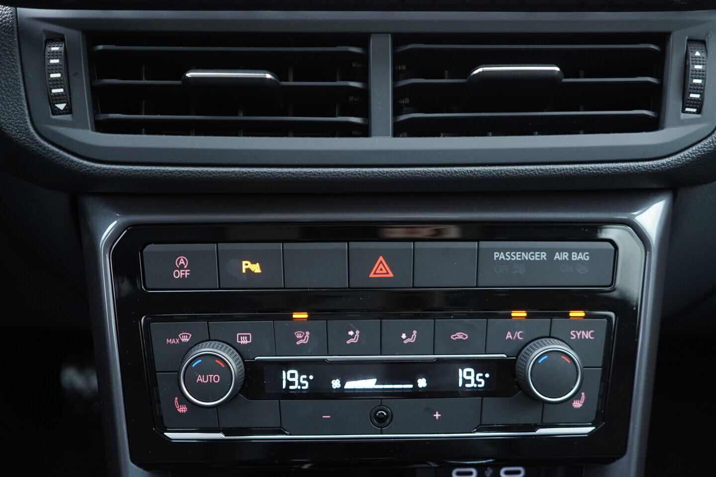 OV190V10715_32.webp_T-CROSS Style 1.0 TSI 81 kW manuál