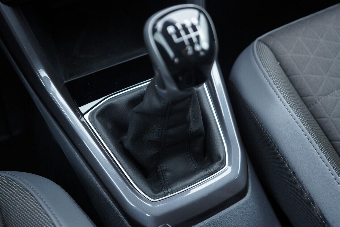 OV190V10715_34.webp_T-CROSS Style 1.0 TSI 81 kW manuál