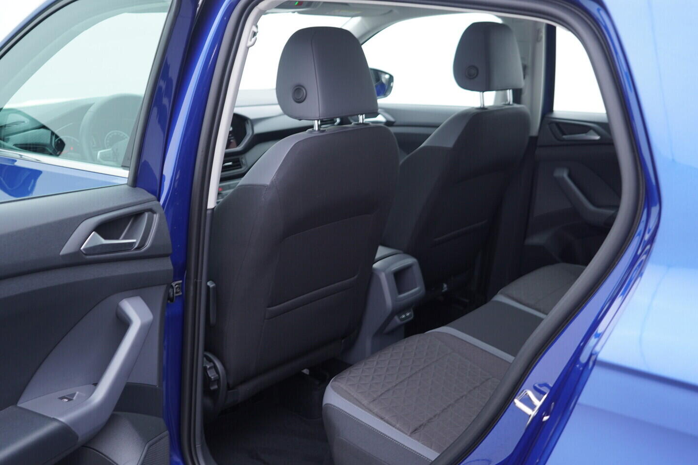 OV190V10715_35.webp_T-CROSS Style 1.0 TSI 81 kW manuál