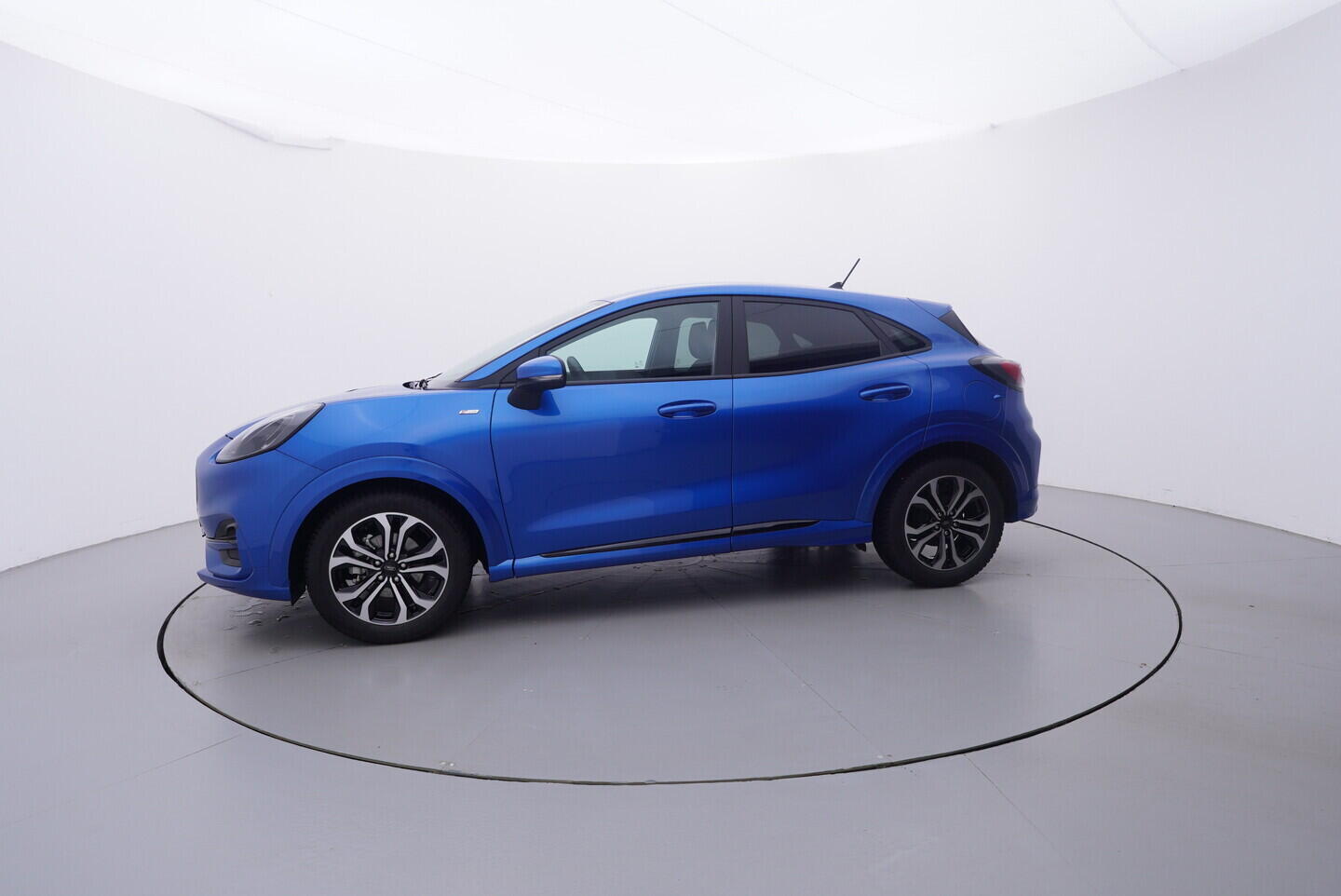 OV190V10719_11.webp_PUMA ST-Line 1.0 EcoBoost 91 kW manuál