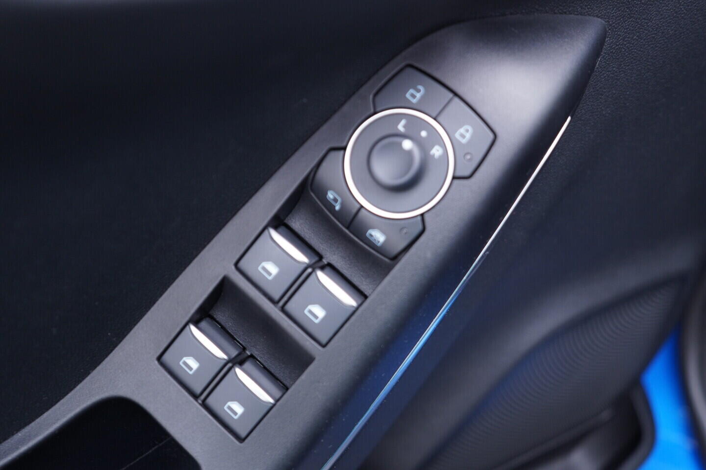 OV190V10719_20.webp_PUMA ST-Line 1.0 EcoBoost 91 kW manuál