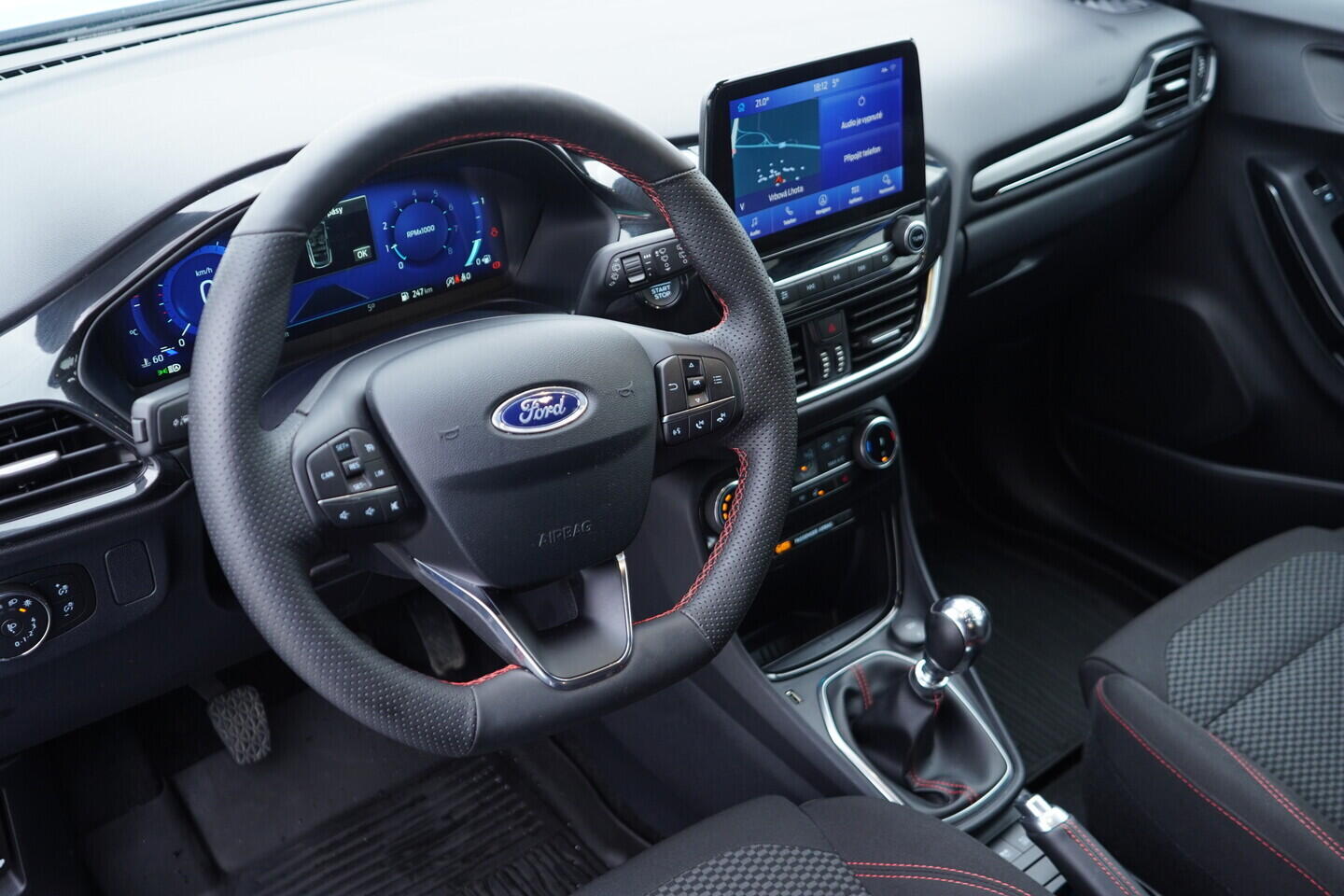 OV190V10719_21.webp_PUMA ST-Line 1.0 EcoBoost 91 kW manuál