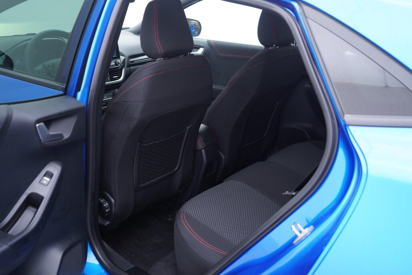 OV190V10719_35.webp_PUMA ST-Line 1.0 EcoBoost 91 kW manuál