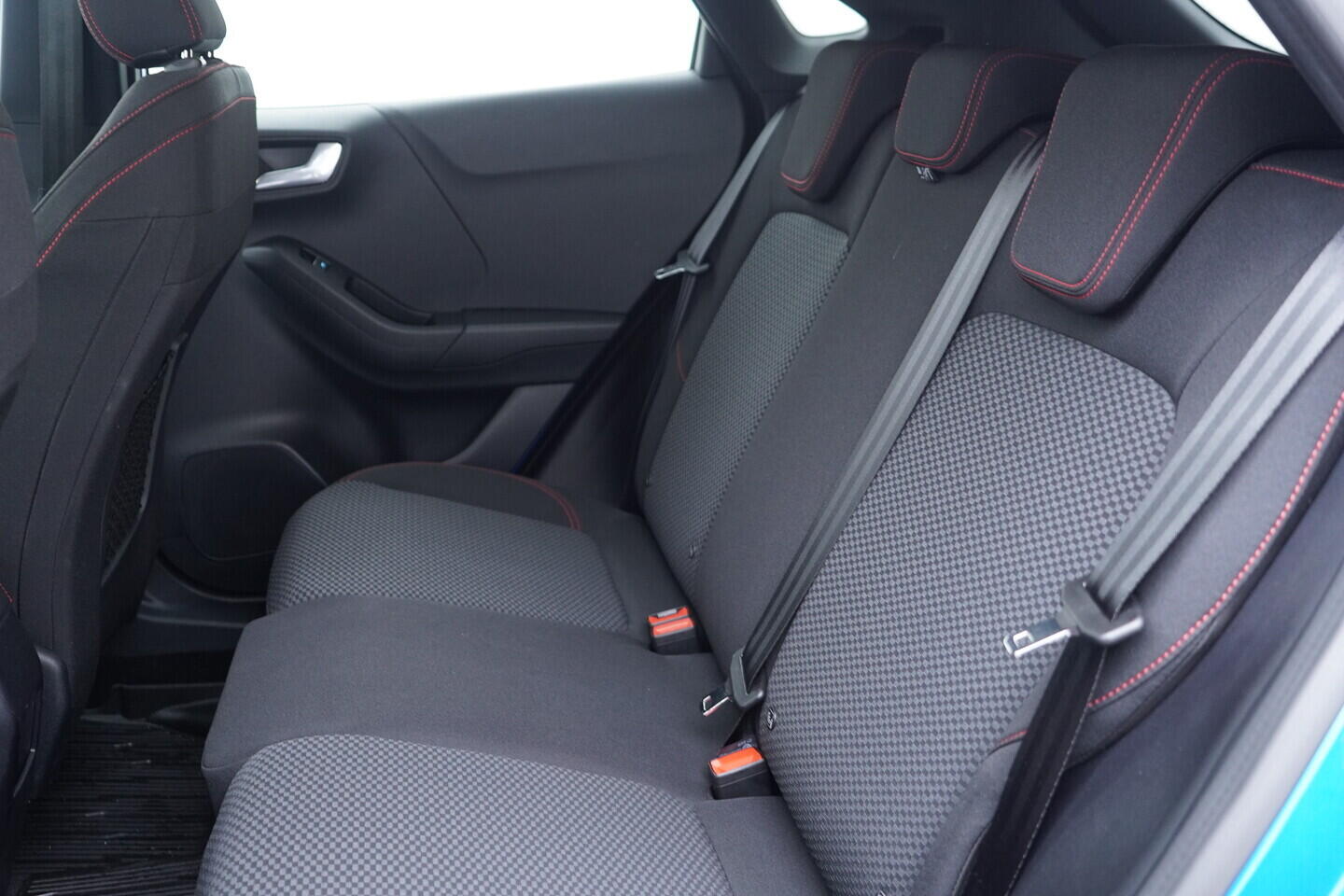 OV190V10719_36.webp_PUMA ST-Line 1.0 EcoBoost 91 kW manuál