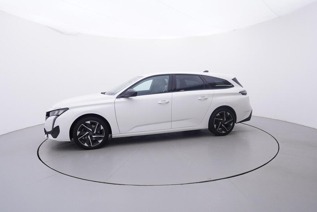 OV190V10722_11.webp_308 ALLURE PACK 1.5  96 kW manuál