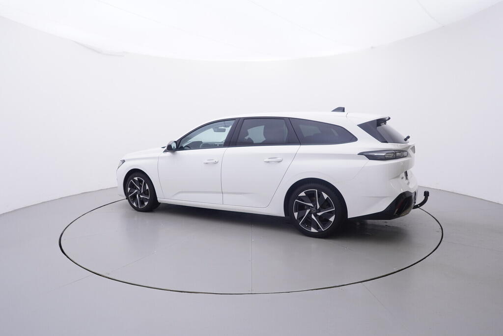 OV190V10722_12.webp_308 ALLURE PACK 1.5  96 kW manuál