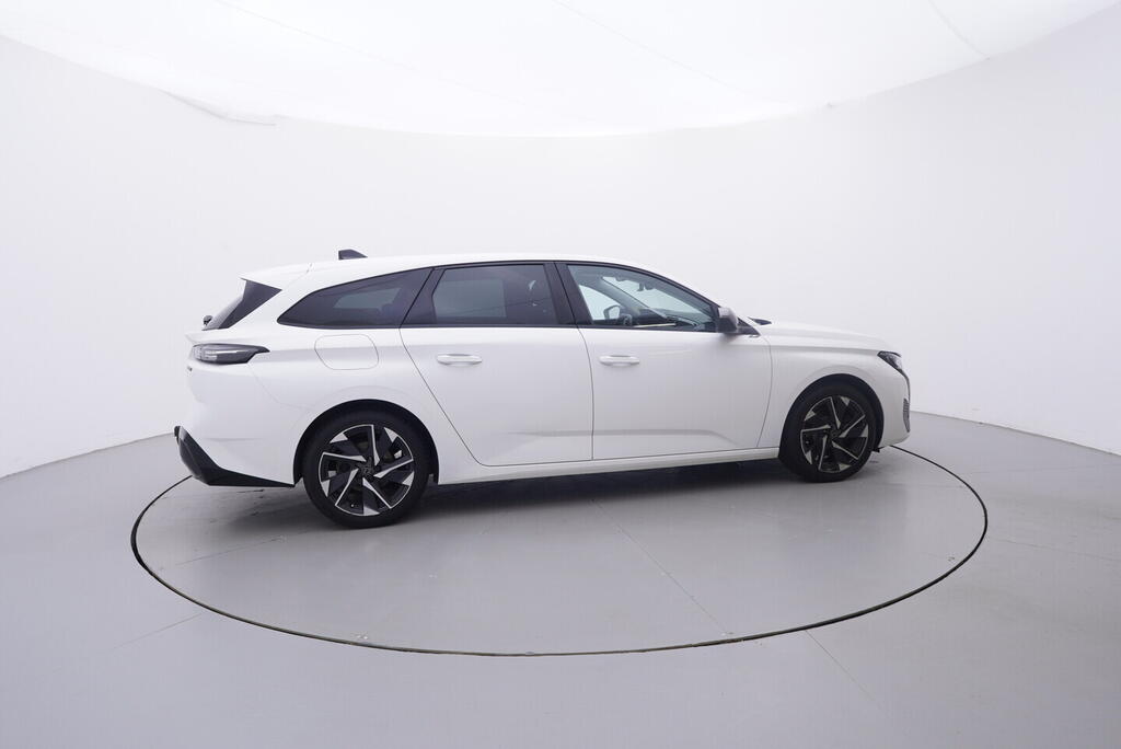 OV190V10722_15.webp_308 ALLURE PACK 1.5  96 kW manuál