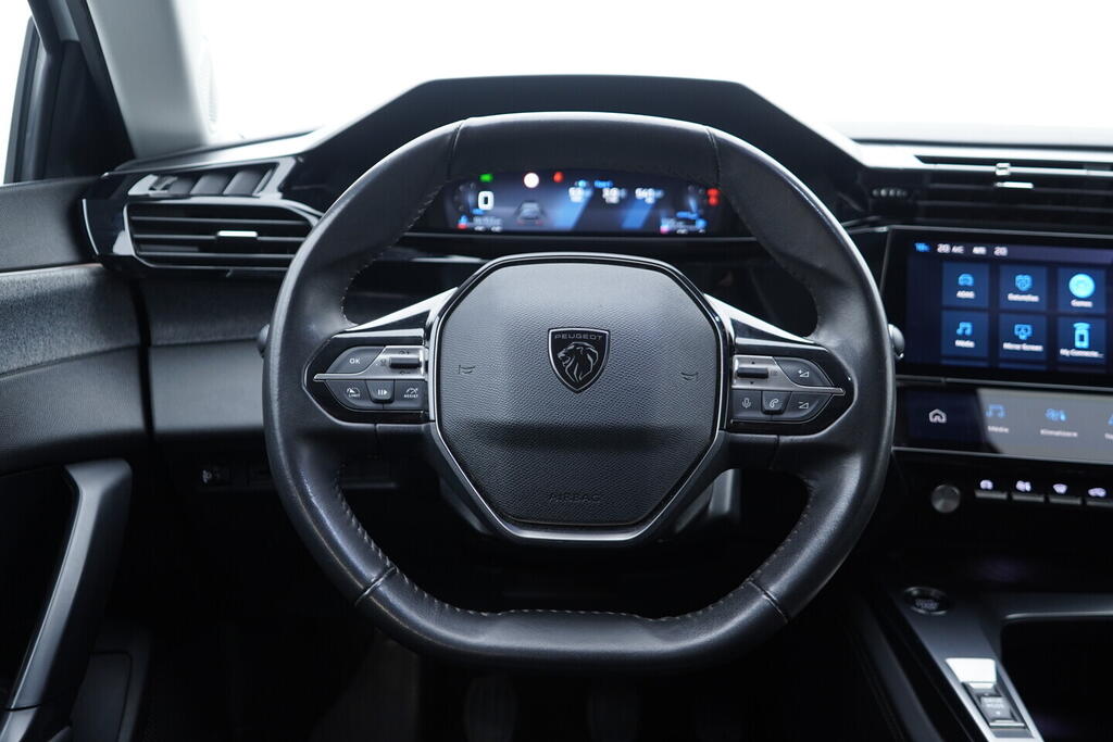 OV190V10722_26.webp_308 ALLURE PACK 1.5  96 kW manuál