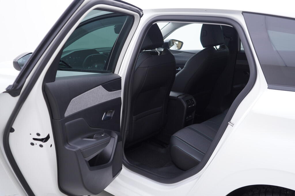 OV190V10722_34.webp_308 ALLURE PACK 1.5  96 kW manuál