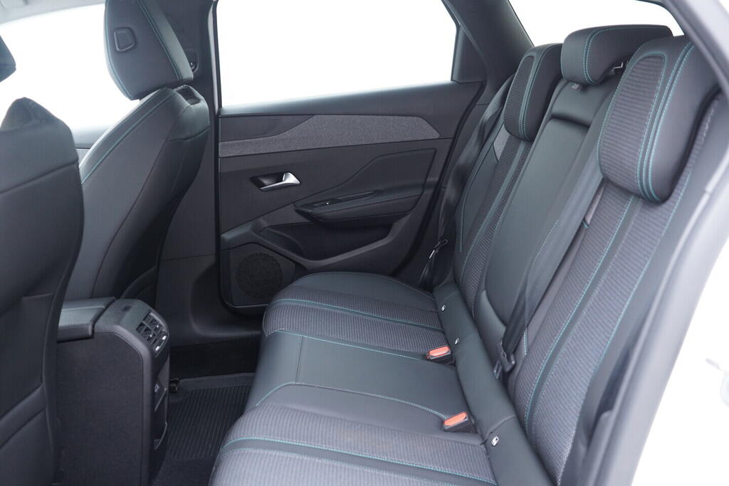 OV190V10722_36.webp_308 ALLURE PACK 1.5  96 kW manuál