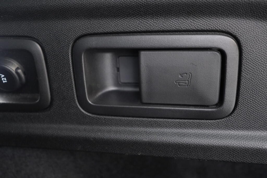 OV190V10722_38.webp_308 ALLURE PACK 1.5  96 kW manuál