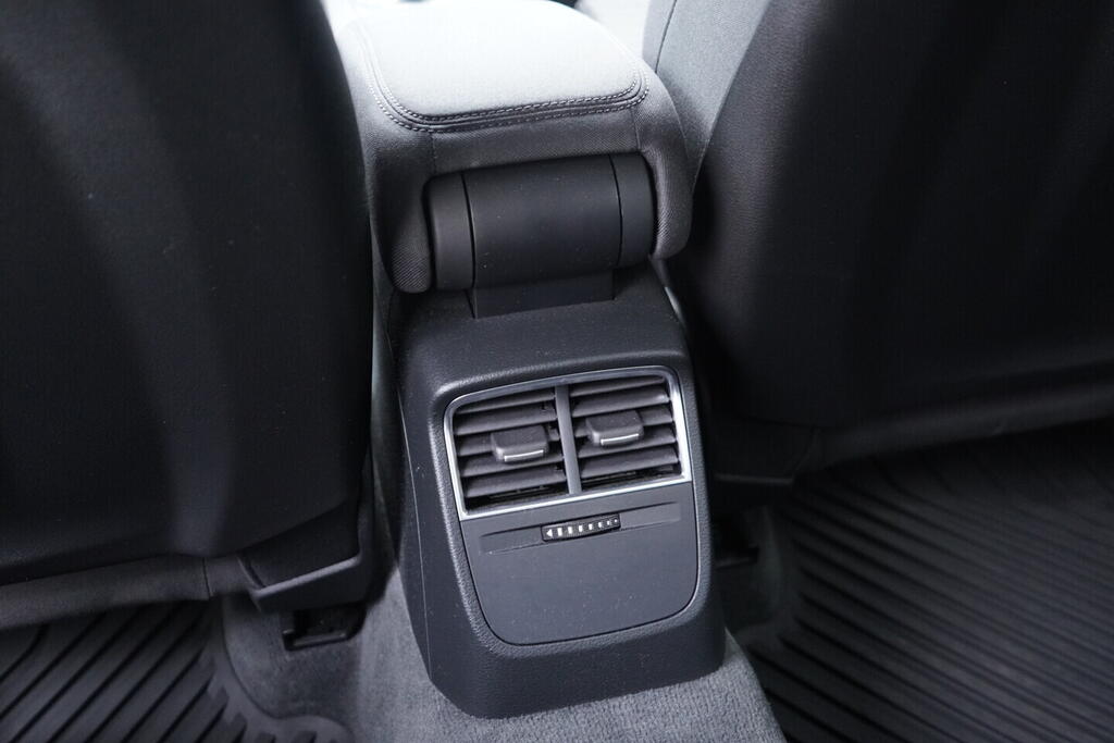 OV190V10724_35.webp_A3 S-line 2.0 TDI 110 kW automat