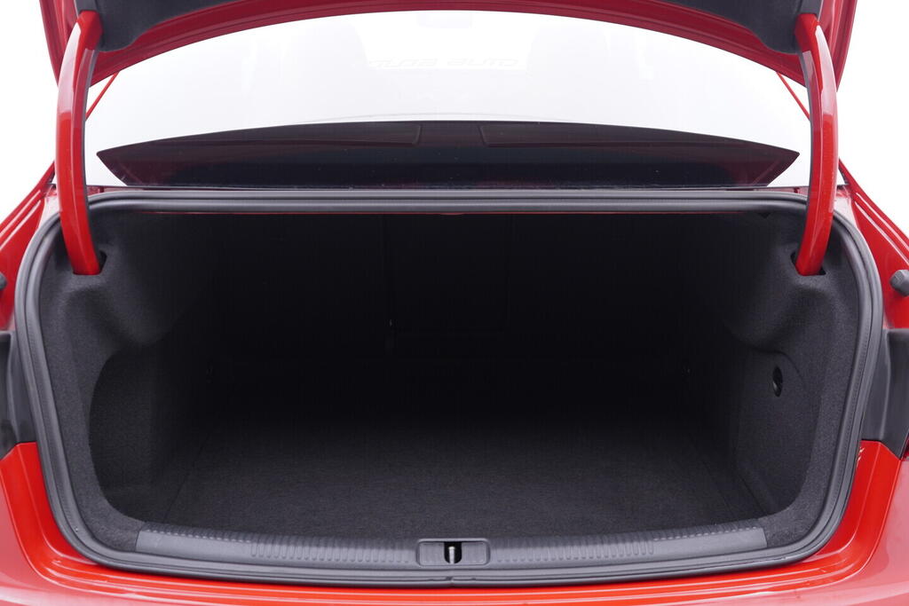 OV190V10724_37.webp_A3 S-line 2.0 TDI 110 kW automat