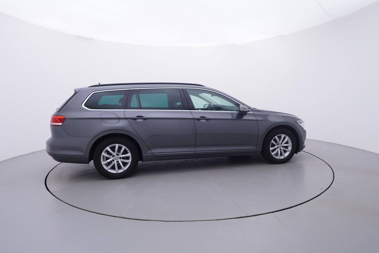 OV190V10728_15.webp_PASSAT Comfortline 2.0 TDI 110 kW automat