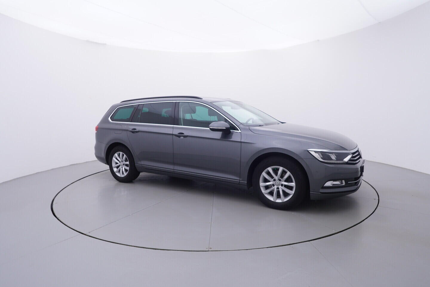 OV190V10728_16.webp_PASSAT Comfortline 2.0 TDI 110 kW automat