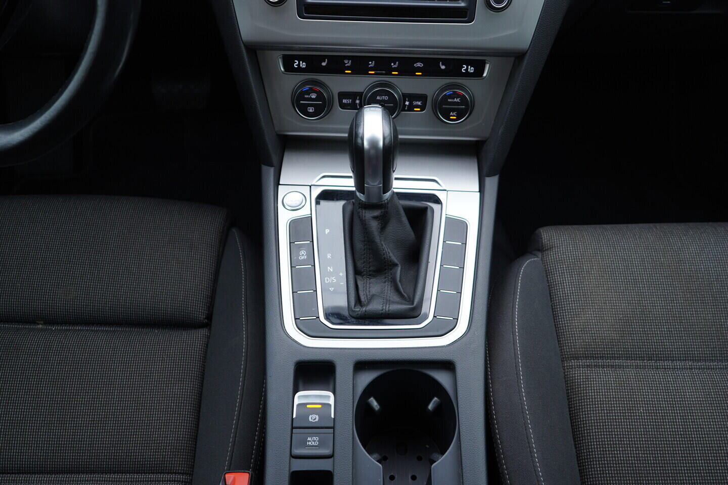 OV190V10728_35.webp_PASSAT Comfortline 2.0 TDI 110 kW automat