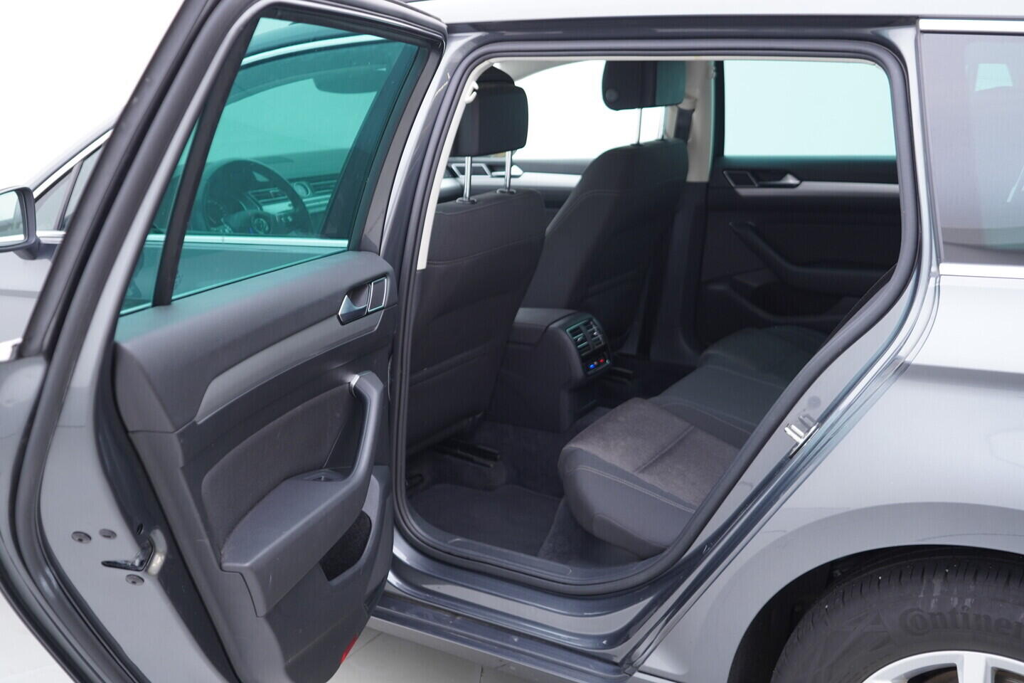 OV190V10728_36.webp_PASSAT Comfortline 2.0 TDI 110 kW automat