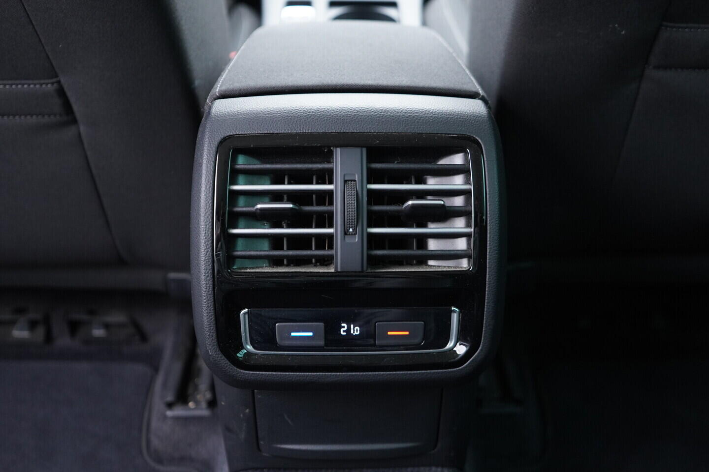 OV190V10728_37.webp_PASSAT Comfortline 2.0 TDI 110 kW automat