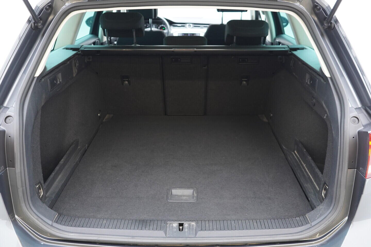 OV190V10728_39.webp_PASSAT Comfortline 2.0 TDI 110 kW automat