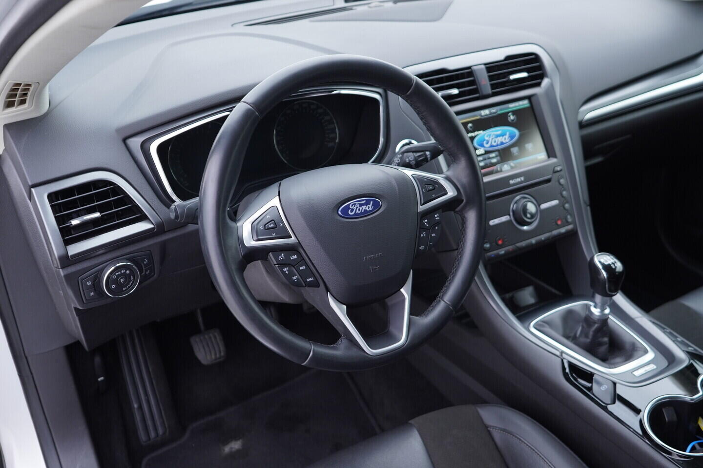 OV190V10729_23.webp_MONDEO Titanium 2.0  132 kW manuál