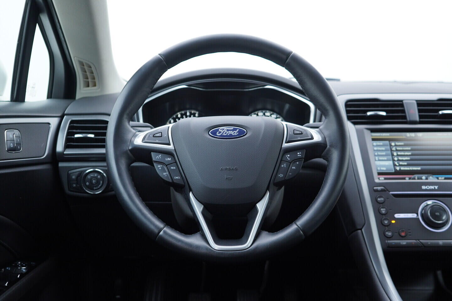 OV190V10729_28.webp_MONDEO Titanium 2.0  132 kW manuál