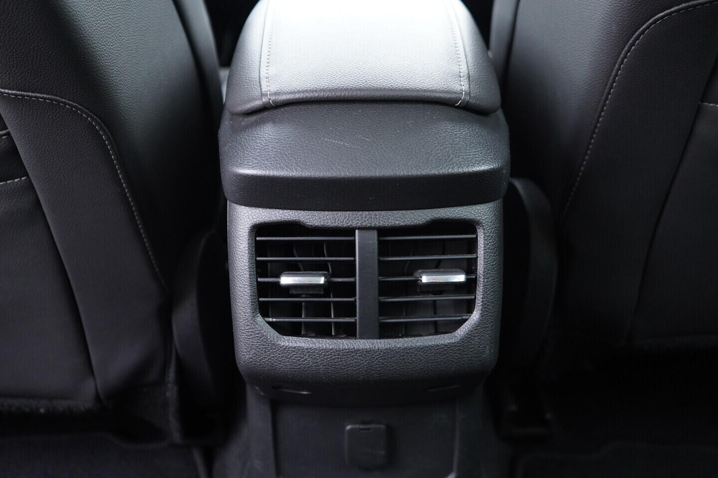 OV190V10729_36.webp_MONDEO Titanium 2.0  132 kW manuál